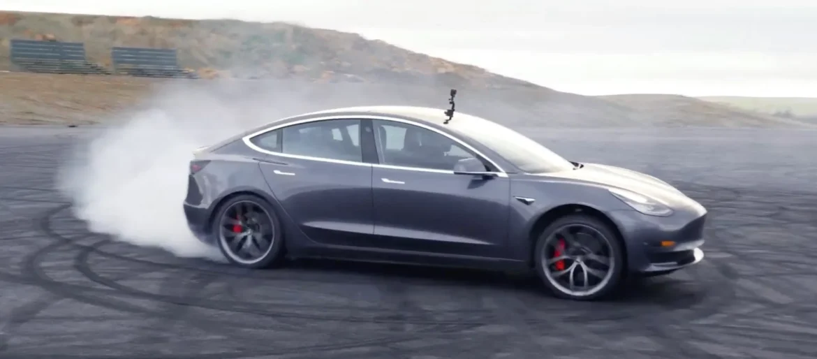 Tesla Model 3 предложит новый пакет «Трек»